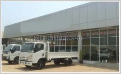 ID: 3311 - Big showroom car near main road and near fresh mart for rent