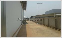 ID: 3311 - Big showroom car near main road and near fresh mart for rent