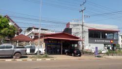 ID: 4213 - Spacious house with shop house in town next to main road for rent