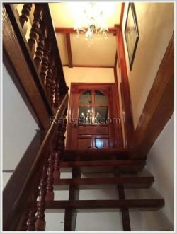 ID: 3082 - The beautiful house near Patuxai for rent in Chanthabouly district