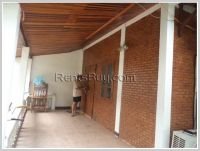 ID: 1402 - Modern house with large play ground and shady garden