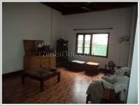 ID: 1402 - Modern house with large play ground and shady garden