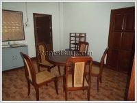 ID: 1402 - Modern house with large play ground and shady garden