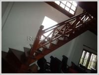 ID: 1402 - Modern house with large play ground and shady garden