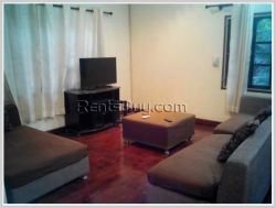 ID: 2222 - House with large garden near minimart