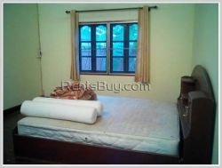 ID: 2222 - House with large garden near minimart