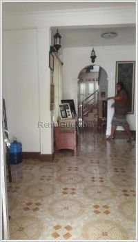 ID: 1198 : Fully furnished house in town near fitness center