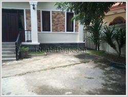 ID: 3317 - Beautifull house near local fresh market for rent in Sikhottabong district.