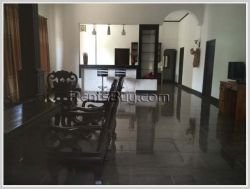 ID: 3317 - Beautifull house near local fresh market for rent in Sikhottabong district.