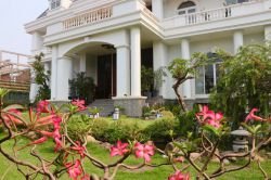 ID: 4541- Luxury house with large garden near National Circus of Laos for rent