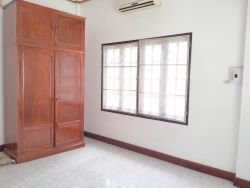ID: 4537- House near The Pizza Company Phonsinuan for rent