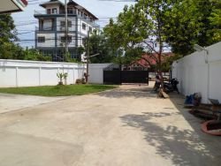 ID: 4537- House near The Pizza Company Phonsinuan for rent