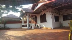 ID: 4520- Nice villa near Phontong market for rent