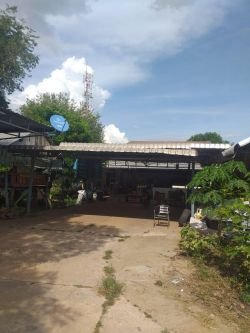 ID: 4606-Wooden house with row house near Setthathirath hospital for sale