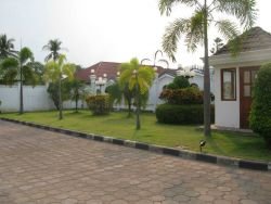 ID: 4538- Luxury house with large yard near The People's Supreme Court in Kouvieng road for sale