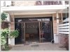 ID: 2600 - Shophouse by main road near Patuxai