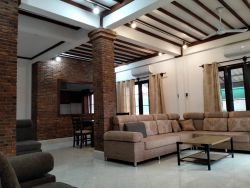 ID: 4536-Lao contemporary house near Suanmone market for rent