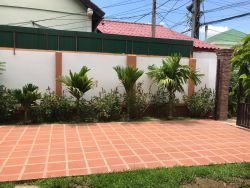 ID: 4536-Lao contemporary house near Suanmone market for rent